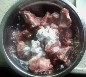 Make Bones of bitter melons step 1