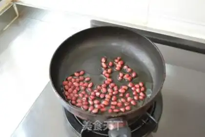 Make Old vinegar peanuts step 1