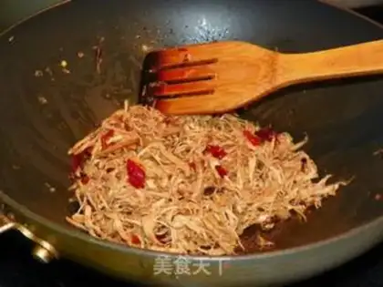 Make Spicy chicken silk step 6