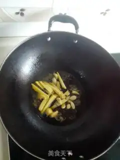 Make Red-hot pig hoof pan step 1