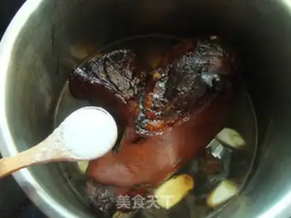 Make Red burning pig elbows step 7