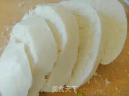 Make Eggs fried bun breakfast step 2