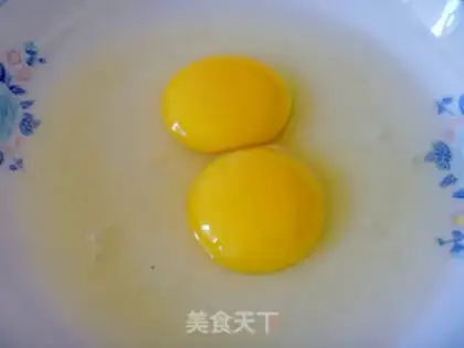 Make Eggs fried bun breakfast step 3
