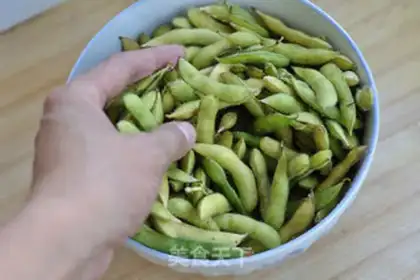 Make Salt-water beans step 1
