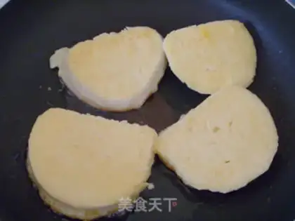 Make Eggs fried bun breakfast step 5