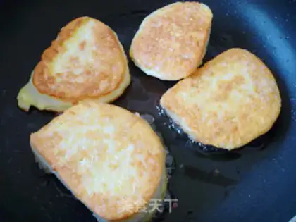Make Eggs fried bun breakfast step 6