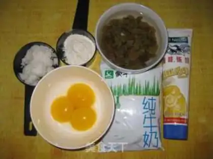 Make raisins and eggs step 0