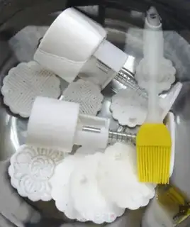 Make A wide moon cake step 1