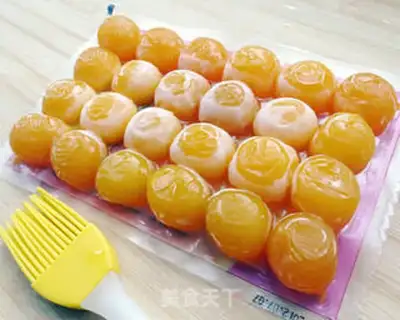 Make A wide moon cake step 2