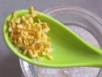 Make Homemade cinnamon flowers step 2