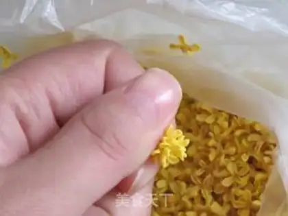 Make Homemade cinnamon flowers step 3