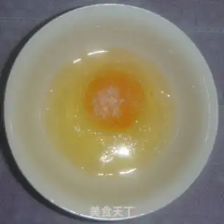 Make Sugar steamed eggs step 1