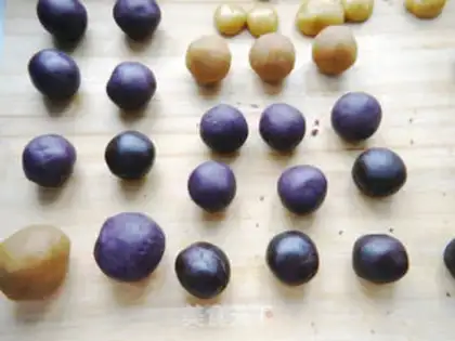 Make A wide moon cake step 9