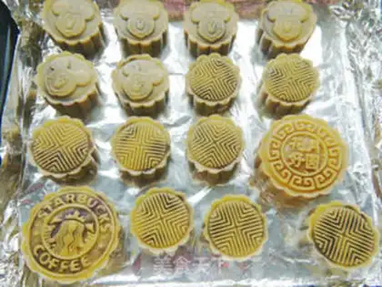 Make A wide moon cake step 16