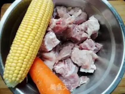 Make Pork bone corn carrot soup step 0