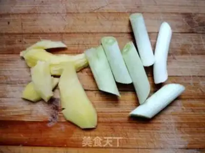 Make Pork bone corn carrot soup step 4