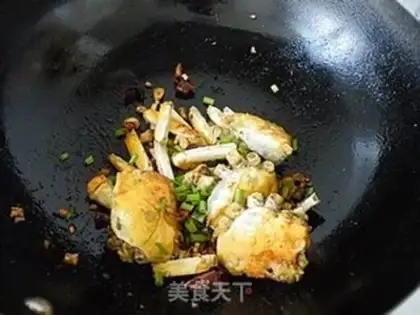 Make Spicy Fried crabs step 12