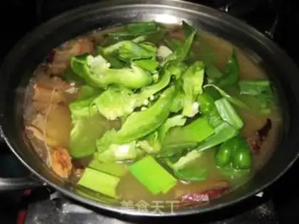 Make Hunan special pork pan step 1