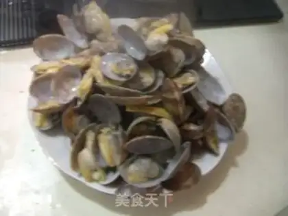 Make Hot sauce pop clams step 2