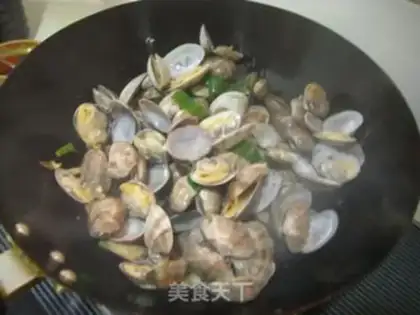 Make Hot sauce pop clams step 5