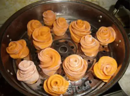 Make Rose roll step 8