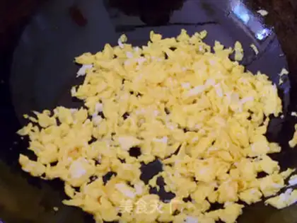 Make Scrambled eggs step 2