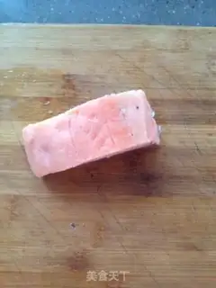 Make A salmon with lemon juice step 0