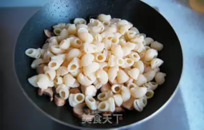 Make Pyramid macaroni step 7