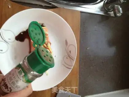 Make A salmon with lemon juice step 5