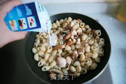 Make Pyramid macaroni step 8