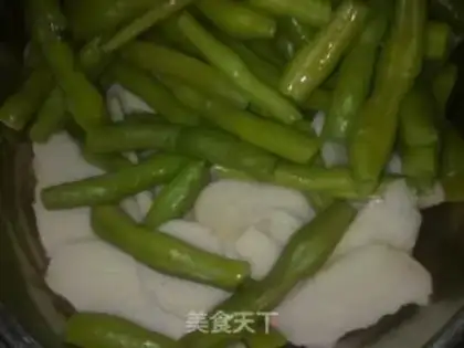 Make Soybeans fried tomatoes step 1