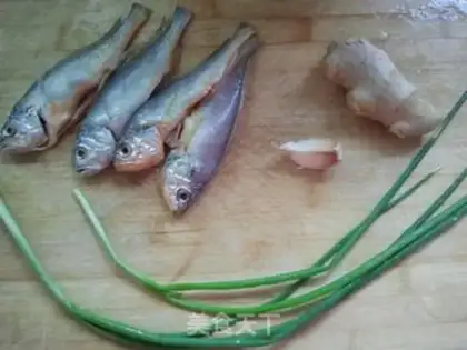 Make Cleaning up onions, little butterfish step 0