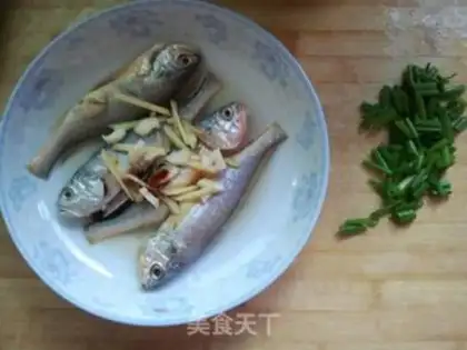 Make Cleaning up onions, little butterfish step 2