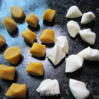 Make Six-angle dumplings step 4