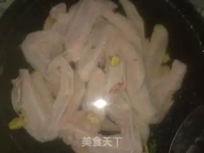 Make Spicy duck wings step 1