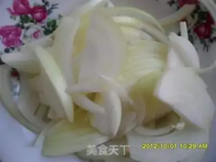Make Five fragrances and onions step 0