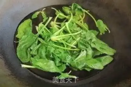 Make Spinach egg pancakes step 1