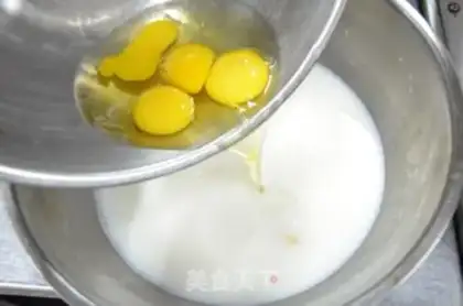 Make Cinnamon pudding step 1