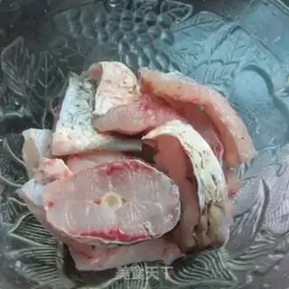 Make A soup pot of fan fish step 0