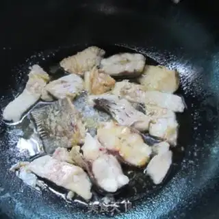 Make A soup pot of fan fish step 4