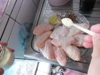 Make Tomato chicken wings step 1