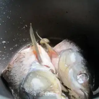 Make Red-burned fish head step 3