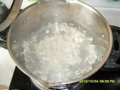 Make Cream shrimp tofu soup step 2