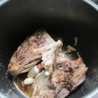 Make Red-burned fish head step 4