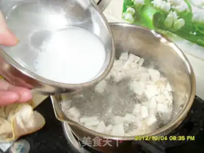 Make Cream shrimp tofu soup step 3
