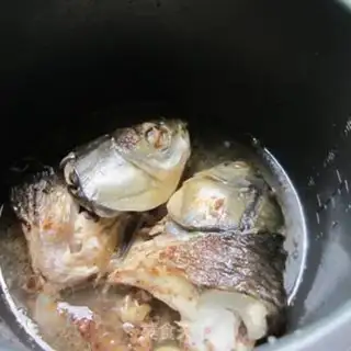 Make Red-burned fish head step 5