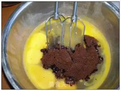 Make Red sugar walnut sponge cake step 1