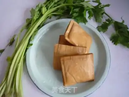 Make A dry celery sauce step 0