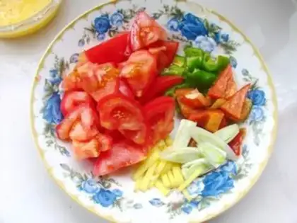 Make Spicy tomato fried eggs step 1