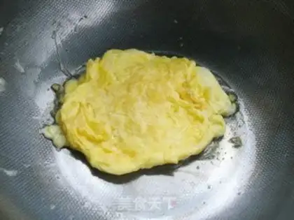 Make Spicy tomato fried eggs step 2